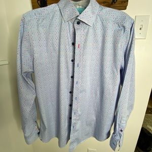 Robert Graham, size XL, light blue with geometric accents and colored dots,